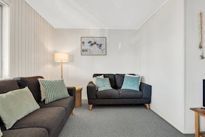 Living area - White Dolphin 7 Beachfront Currumbin Apartment (Currumbin)