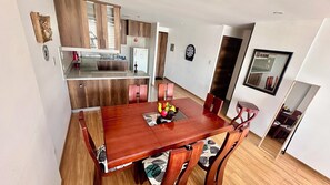 Dining - New Listing (Quito)