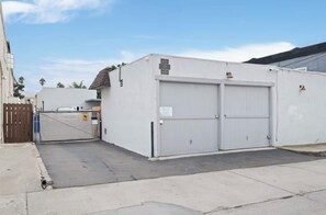 Exterior - Ocean Beach Getaway-Private Fenced Yard-Walk to Beach-Fire Pit (San Diego)