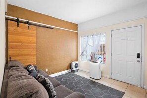 Interior - Ocean Beach Getaway-Private Fenced Yard-Walk to Beach-Fire Pit (San Diego)