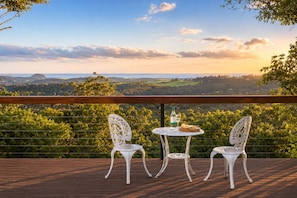 Outdoor dining - Epic Hinterland & Ocean Views - Farm Stay (Mapleton)