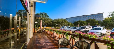 Tempat makan luar