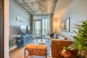 Living area - 🌅 Rainey Street Retreat | Lake Views, Rooftop Pool & 31st Floor Skyline 🎸 (Austin)