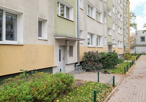 A row of residential buildings with a paved pathway and greenery. - Praga Ostrobramska Lavish Apartment (Warszawa)