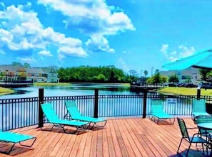 Outdoor dining - Spacious 4-bedroom townhome with AC in peaceful Kissimmee FL Gated Community, (Kissimmee)