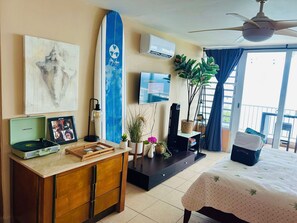 Room - Playa Sol Beachfront: King Bed Facing The Ocean with Central A/C (Luquillo)