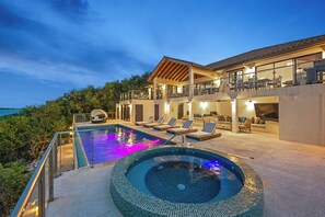 A two-story building with a swimming pool and a hot tub. - Alta Bella Villa 8 Bdr Oceanfront Nordic Spa (Providenciales)