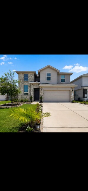 Exterior - Spacious 3BR Houston Retreat , Comfort, Style & Relaxation (Houston)