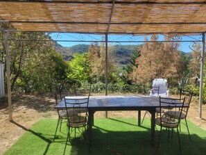 Outdoor dining - New Listing (Flaviac)