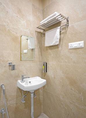 Bathroom - Super Hotel O Dashashwamedh Ghat (Varanasi)