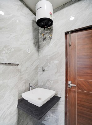 Bathroom - OYO Hotel O Hanuman Gadi (Pindra)