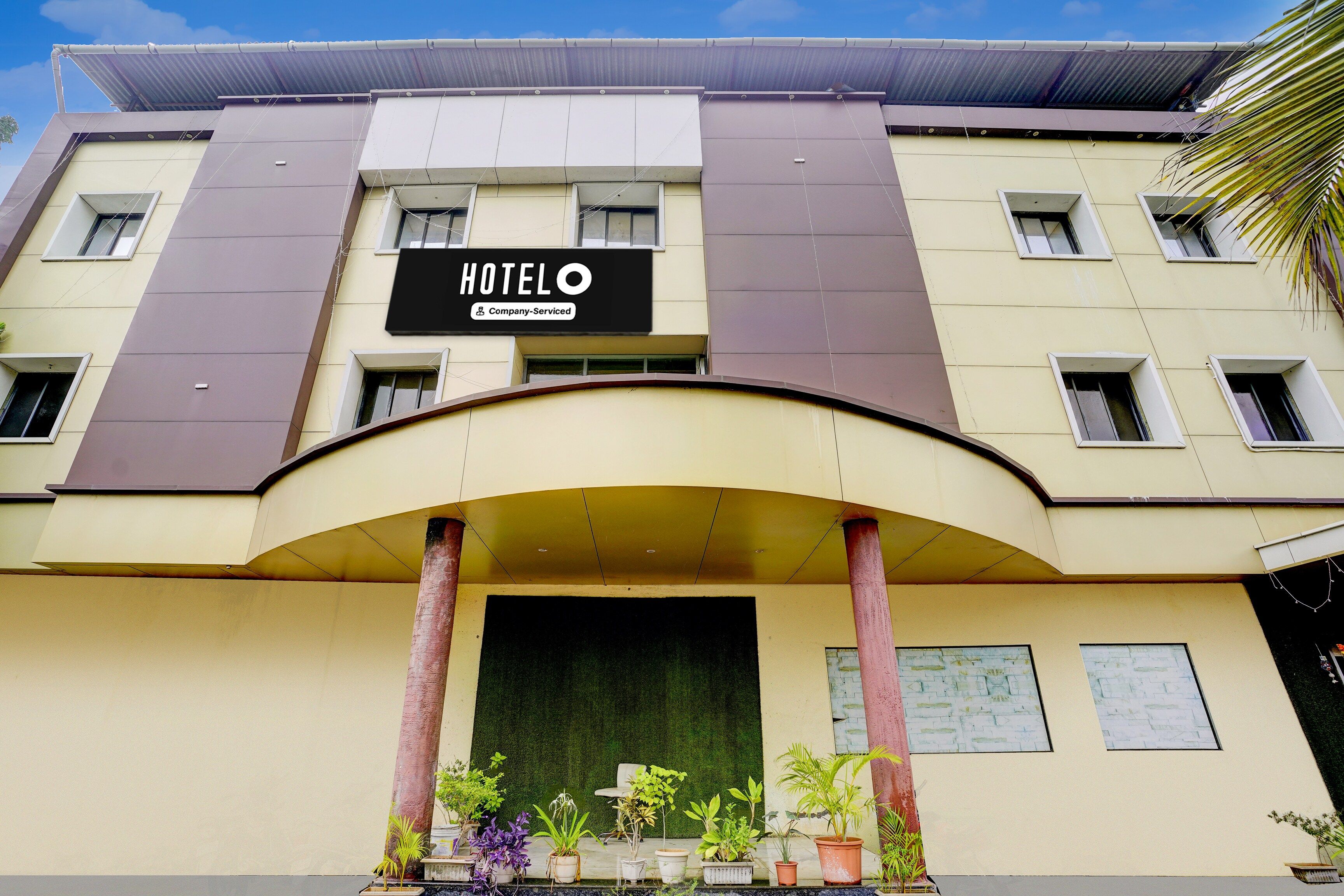 A hotel building with a sign indicating it is company-serviced.