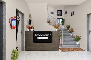 Lobby - Townhouse Lingmala Waterfall (Mahabaleshwar)