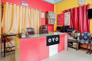 Lobby - OYO 823046 King's Hotel & Banquet (Siliguri)