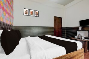 Room - OYO 823046 King's Hotel & Banquet (Siliguri)