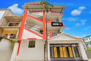 Exterior - OYO 823046 King's Hotel & Banquet (Siliguri)