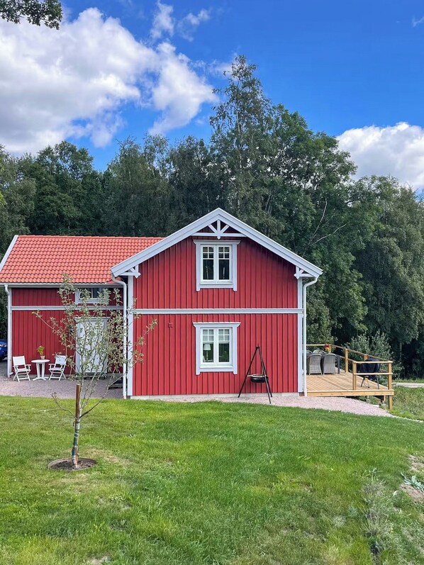 Exterior - New farmhouse with lake view near Ulricehamn (Västra Götalands län)