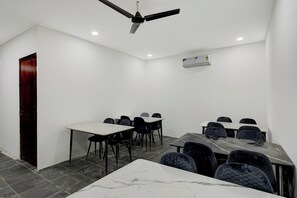 Dining - Townhouse Miyapur Metro Station (Hyderabad)