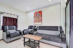 Living area - Hotel O Annavaram (Shankhavaram)