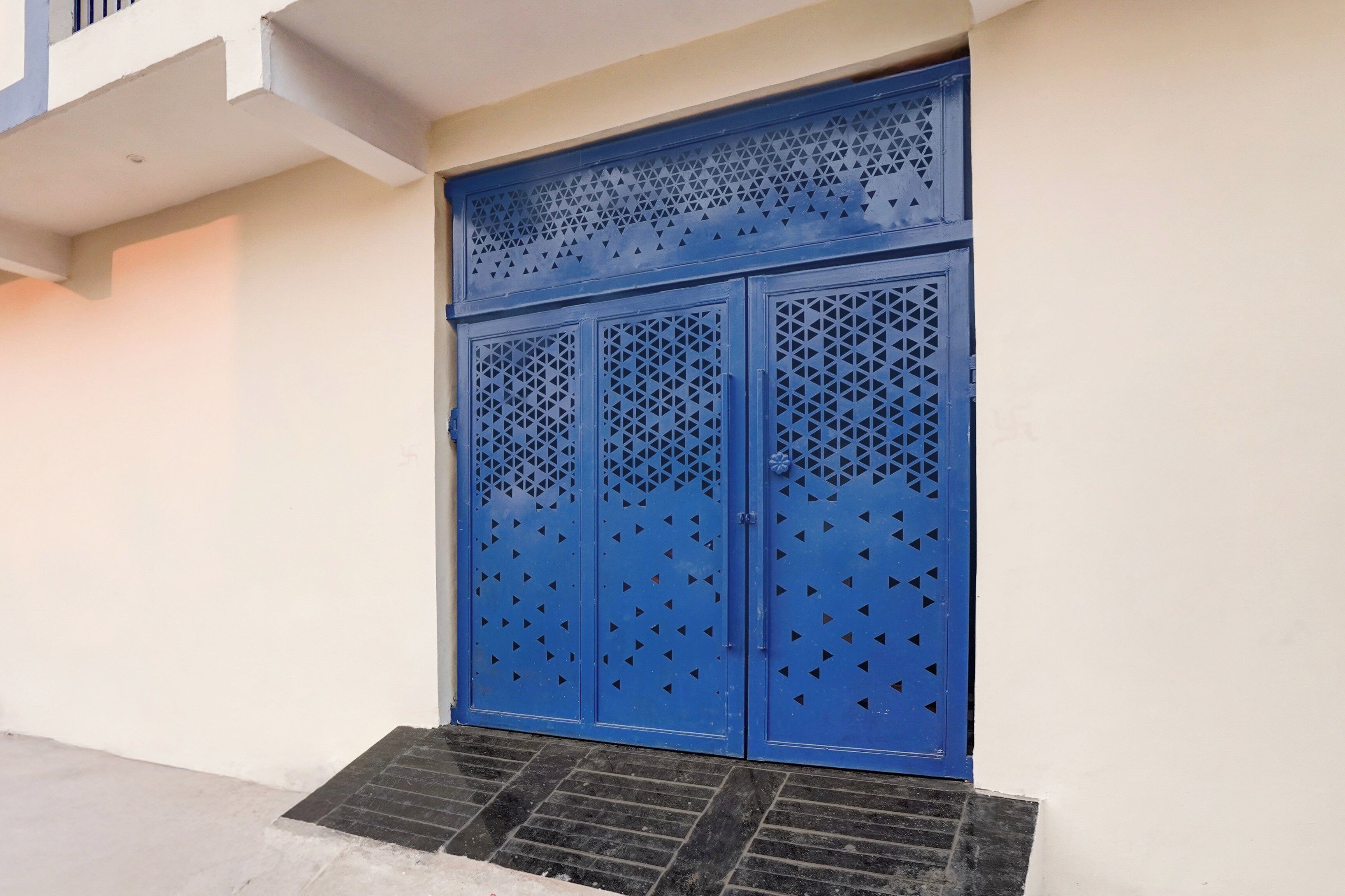 تفاصيل الفندق من الخارج