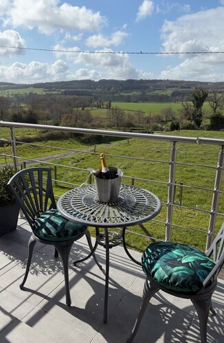 4 guest with abeautiful views and a 64 m² living room and two super king-size