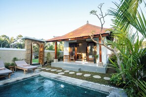 A pool area with lounge chairs, a covered patio, and a stone pathway leading to the pool. - Wonderful bed & breakfast with 1 bedroom and Private Pool in Sebatu (Sebatu)