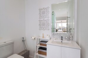 Bathroom - Beachfront 2br, Sea Views and Sunsets (Cape Town)