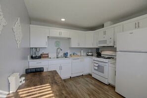 Private kitchen - Chic Apt < 5 Mi to SDSU! Private Patio & Views (La Mesa)