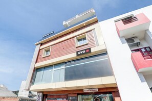 A hotel with a sign for 'OYO' and 'Kailasha Inn' indicating a partnership or branding. - Hotel O KAILASHA INN (Lucknow)