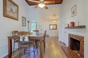Dining - Lake Hartwell Home w/ Quiet Patio & Lake Access (Townville)