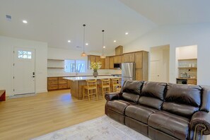 Living Room | Smart TV - Bring Your Boat! Home w/ Patio Near Lake Almanor (Chester)