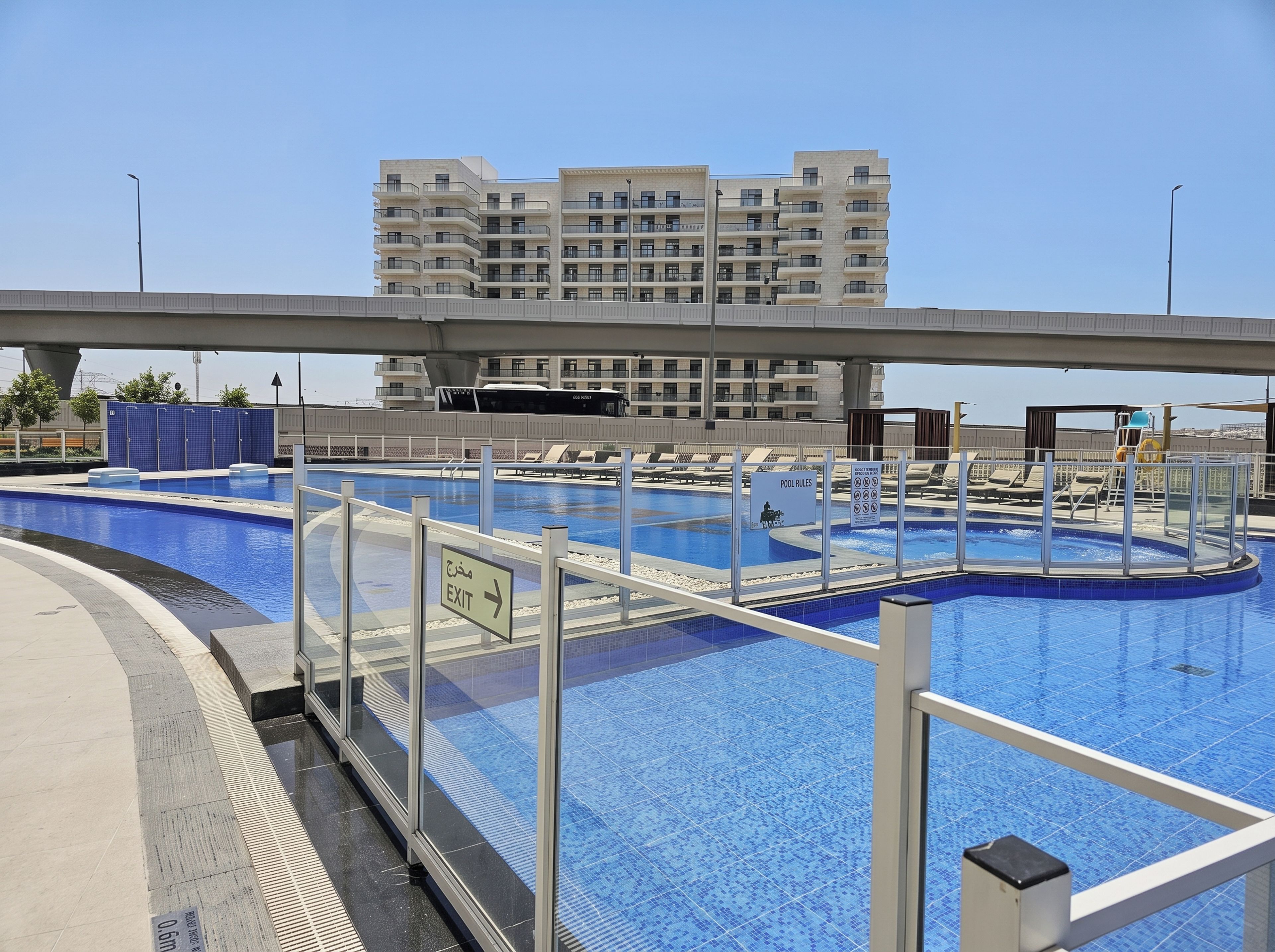 حمام سباحة