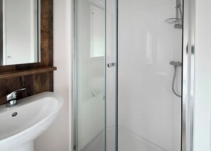 Shower, Bathroom, House - 2 bedroom accommodation in Stamford Bridge, York (Stamford Bridge, York)