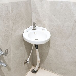 Bathroom - Hotel Paradise Inn (Indore)