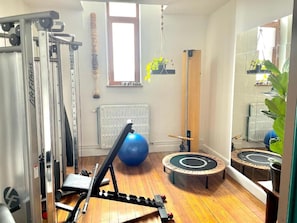 A home gym with exercise equipment, a trampoline, and a large mirror. - Villa O (Virton)