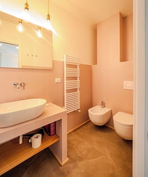 Bathroom - Isabella Boutique Rooms — Maestrale Studio (Levanto)