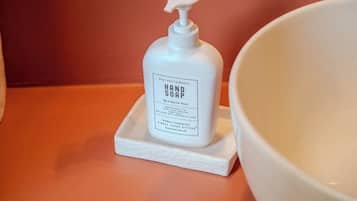 Bathroom amenities