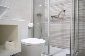892 - Family Suite with Balcony and Side Sea View (Nazaré)