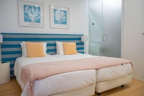 891 - Family Suite with Balcony and Side Sea View (Nazaré)