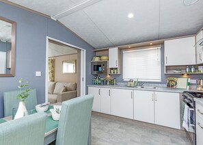 Kitchen Diner, Kitchen, House - The Luxe with Hot Tub and enclosed garden (Hayle)