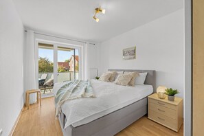 Room - Feel-Good Getaway – Holiday Apartment with Balcony & Space for the Whole Family (Schönberger Strand)
