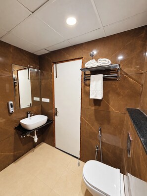 Bathroom - Hoteel Goyal inn- By Mansingh Hotels (Ajmer)