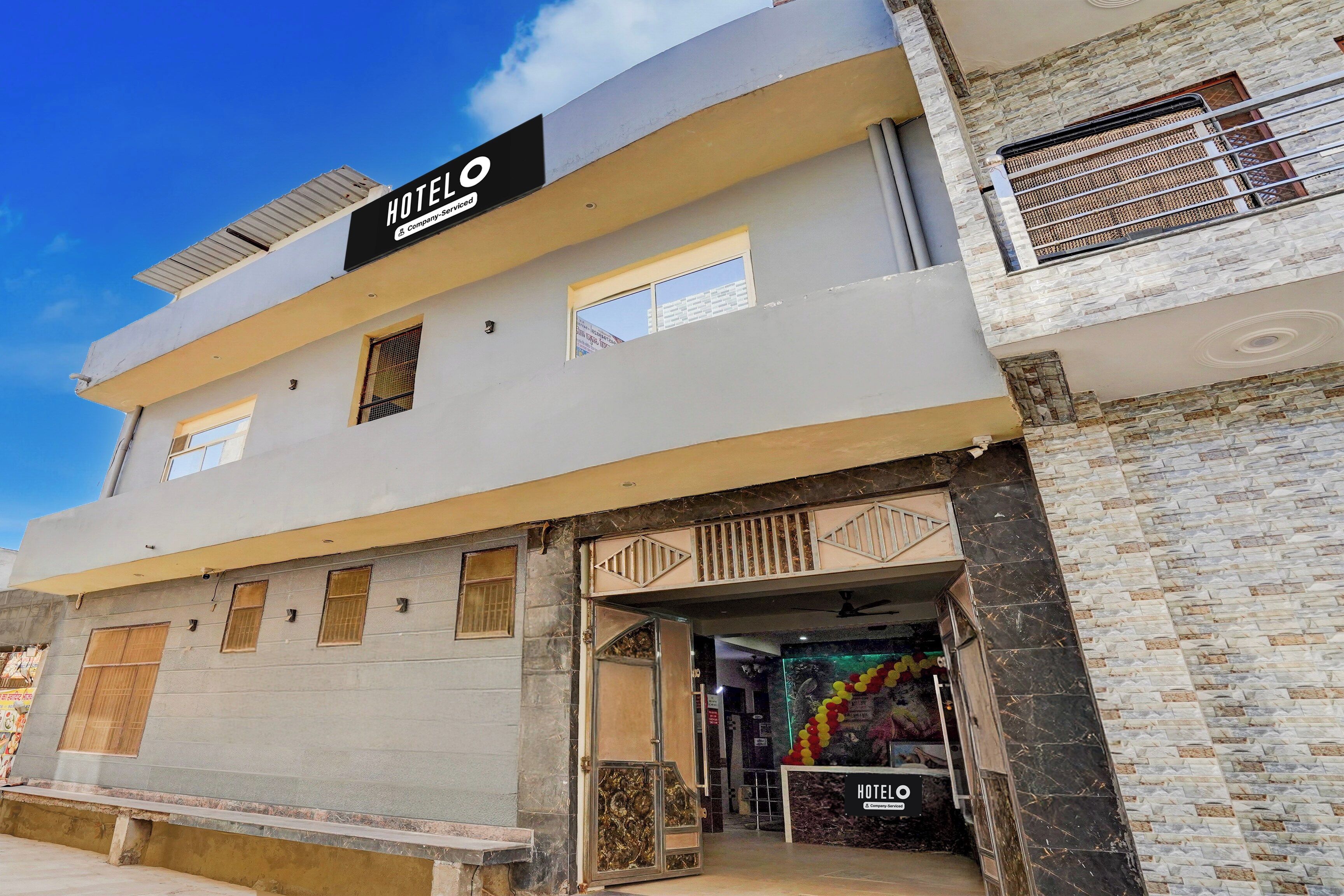 A two-story hotel with a sign indicating it is company-serviced.