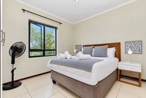 Room - Tee Off & Unwind at Jackal Creek by ctha (Roodepoort)