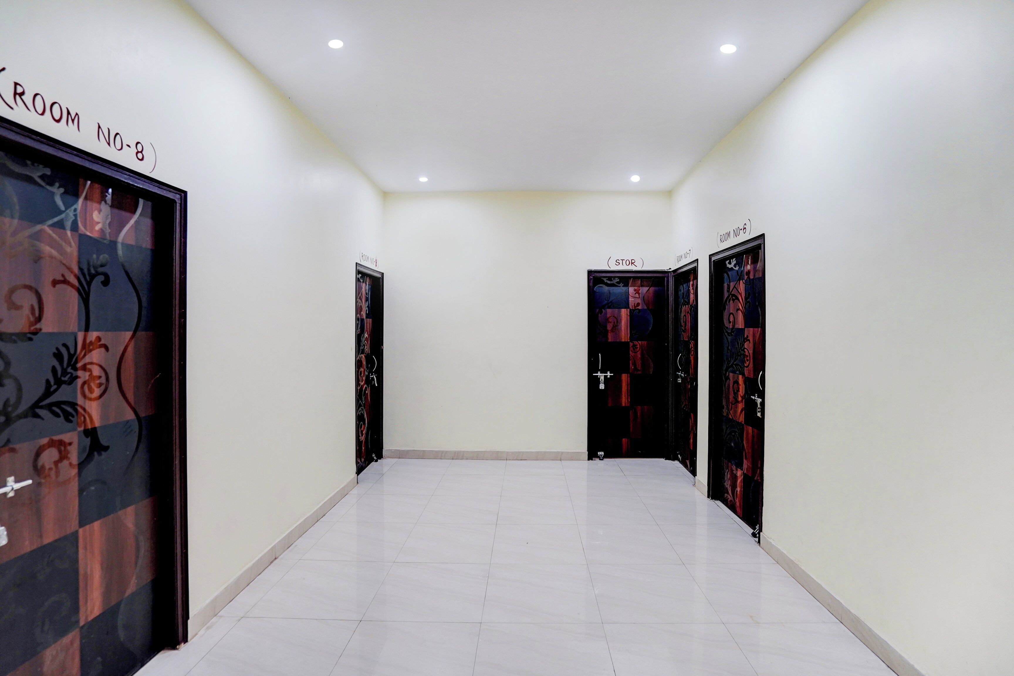 A corridor with doors labeled 'ROOM NO-8' and 'ROOM NO-6'.