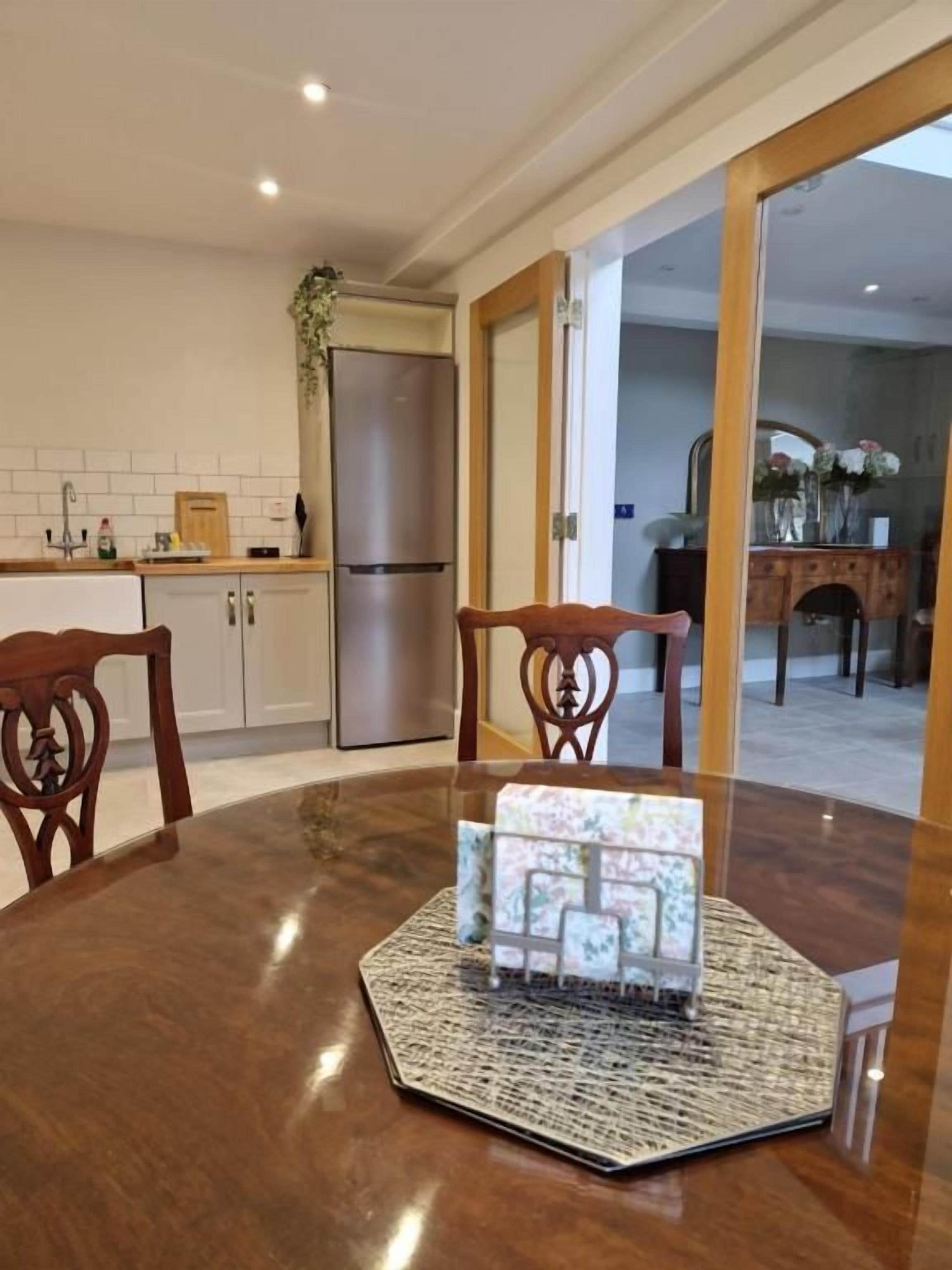A dining area with a round table, chairs, and a decorative centerpiece.