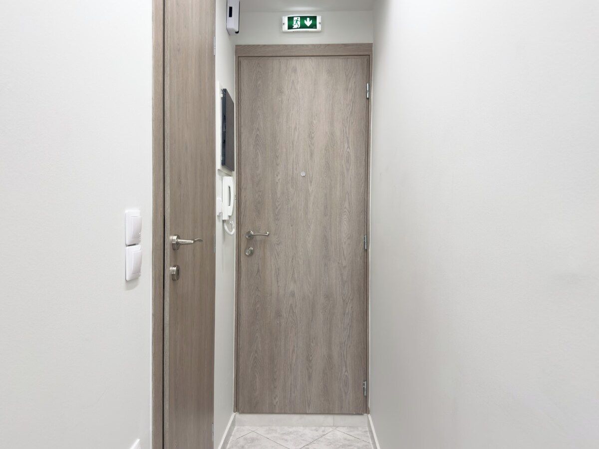 Floor entrance