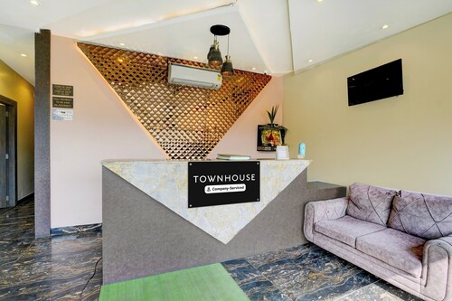 Townhouse LBS Road BKC