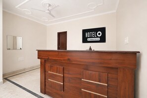 Lobby - Hotel O Sector 45 A Chandigarh (Chandigarh)