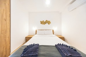 Room - Stay in this bright and modern 1-bedroom apartment in Marsaskala, Malta. Enjoy a spacious open-plan living area, fully equipped kitchen, air conditioning and a comfortable double bedroom, ideal for couples, solo travellers or longer stays. (Marsaskala)